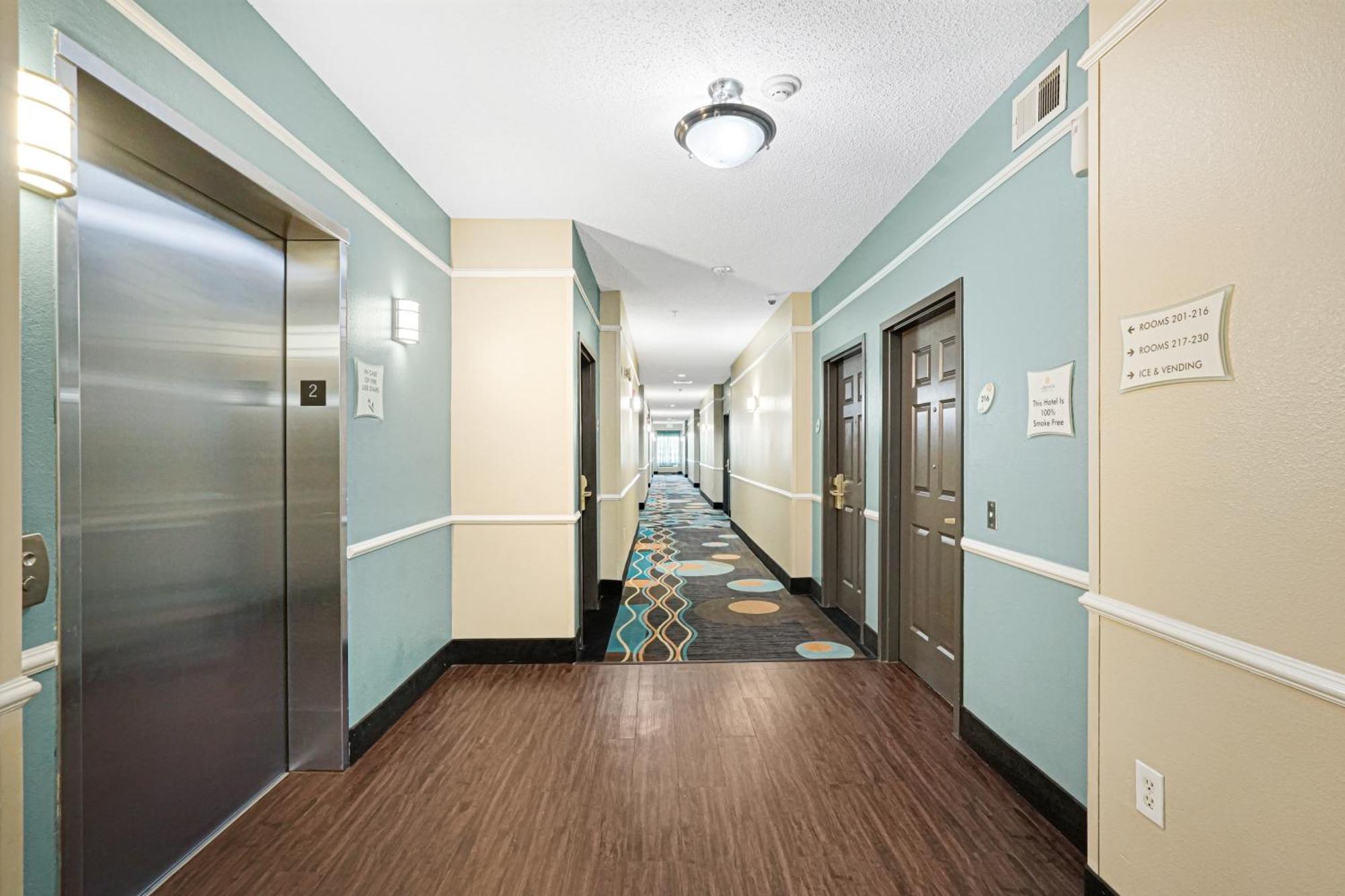 Готель La Quinta By Wyndham Houston Hobby Airport Екстер'єр фото