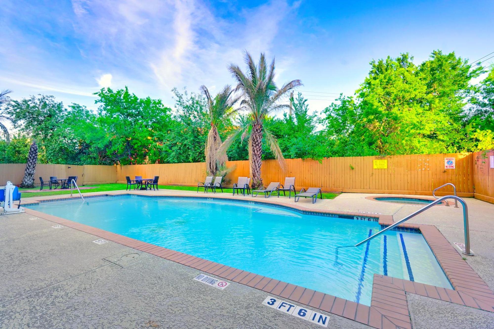Готель La Quinta By Wyndham Houston Hobby Airport Екстер'єр фото